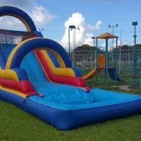 our small but no less incredible inflatable game Wet or Dry Slide 20 ft, your children can have fun bathing in this inflatable game with built-in pool