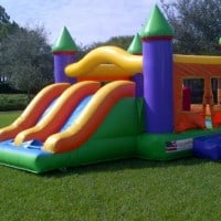 Combo Castle wet or dry, 4 bounce houses joined together and you can also put water in the built-in pool is something with which you can have fun for a long time and you can rent it for your children's events.